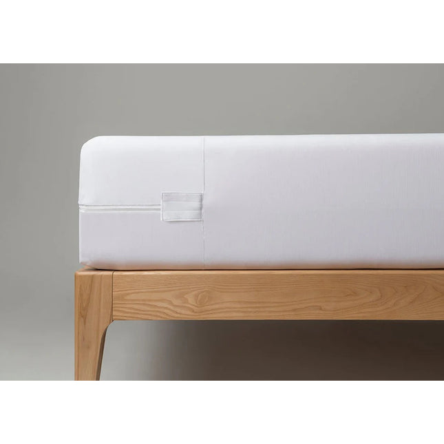 Velfont "Anti-bedbug" Mattress Protector in White