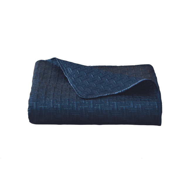 غطاء سرير ووسائد مبطنان بنقشة "T" من تيد بيكر باللون الأزرق الداكن