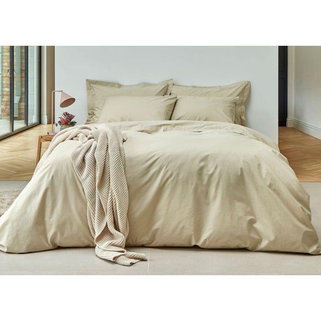 ملاءات وأغطية لحاف كريستي "عضوية ٢٠٠ تي سي" مصبوغة بلون البندق