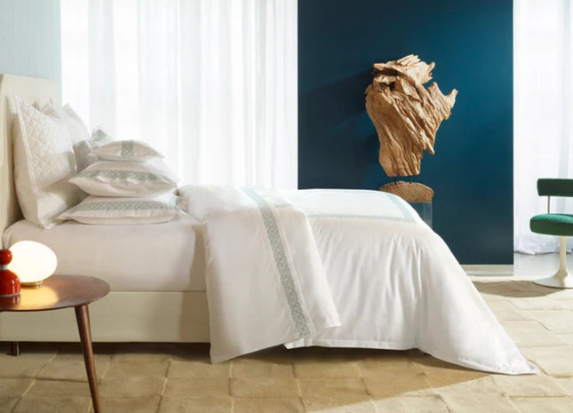 Amalia "Elo" 430TC Duvet Cover in White with White/Verbena