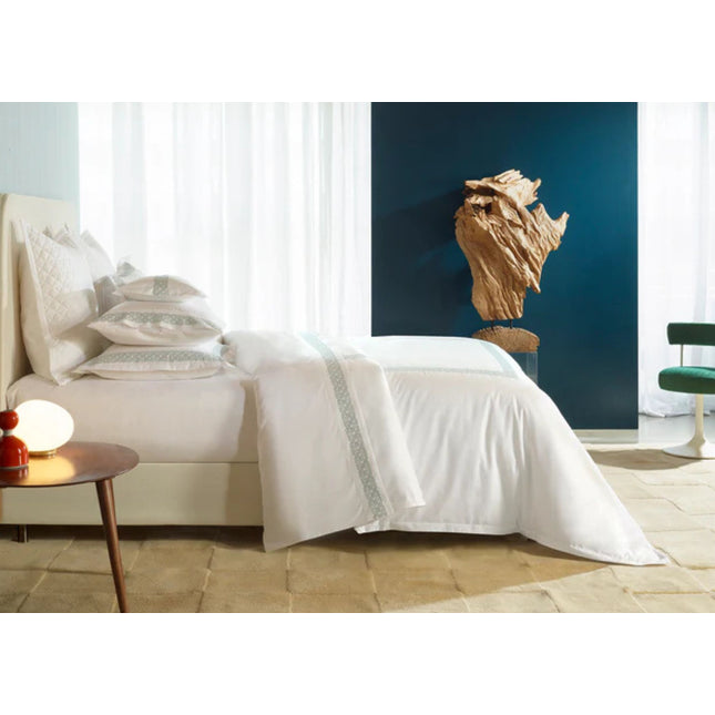 Amalia "Elo" 430TC Duvet Cover in White with White/Verbena