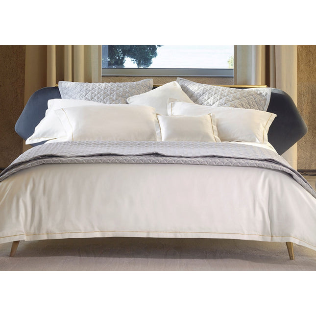 غطاء لحاف أماليا "داليا" ٨٠٠ TC - كريمي مع تطريز ذهبي