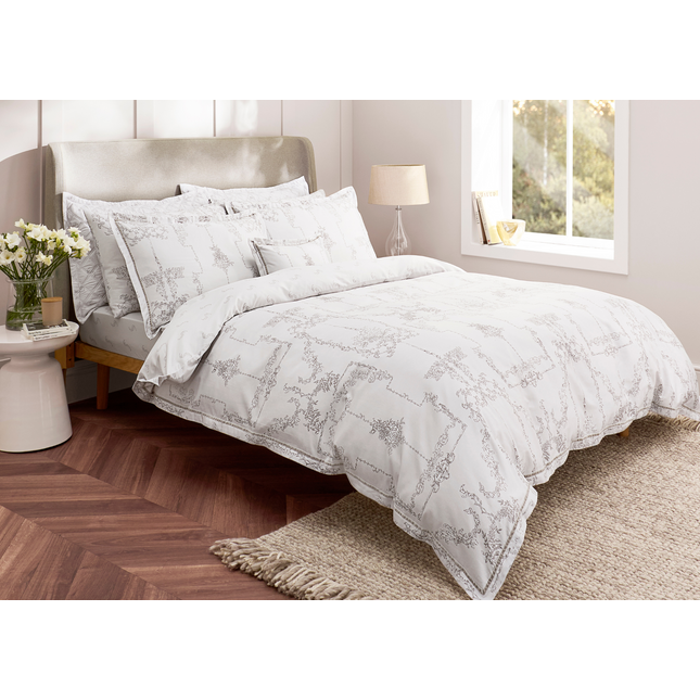 طقم غطاء لحاف كريستي "أمبرواز أويستر" باللون الكريمي/الفضي