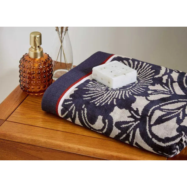 مجموعة مناشف وسجادات الاستحمام "أروني" من Bedeck of Belfast