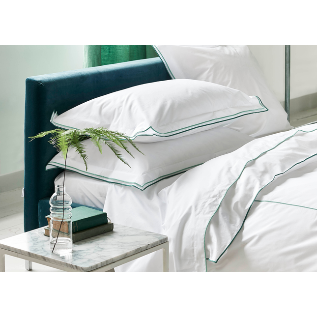 طقم أغطية لحاف "ألثيا" من هيلينا سبرينغفيلد باللون الأزرق الداكن