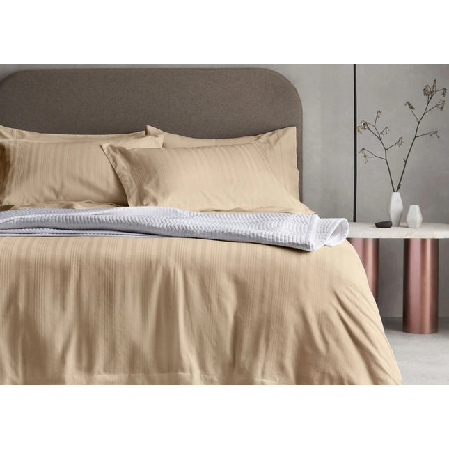 طقم أغطية لحاف "ألثيا" من هيلينا سبرينغفيلد باللون الأزرق الداكن