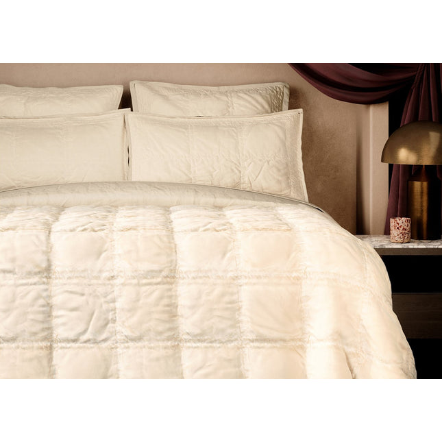 Sheridan "Remme" Bedspread in Champagne
