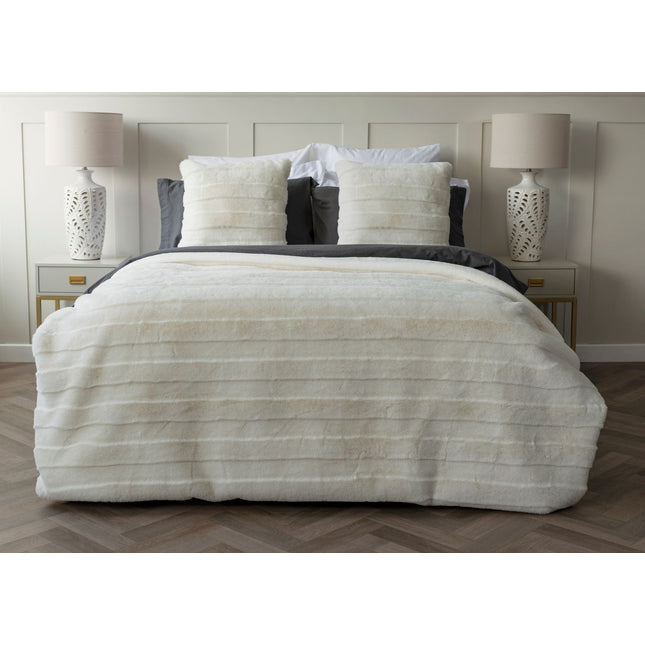 Belledorm "Alaska" Faux Fur Throws in Snow