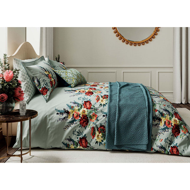 طقم غطاء لحاف "Botanical Harmony" من V & A باللون الأزرق المخضر الناعم