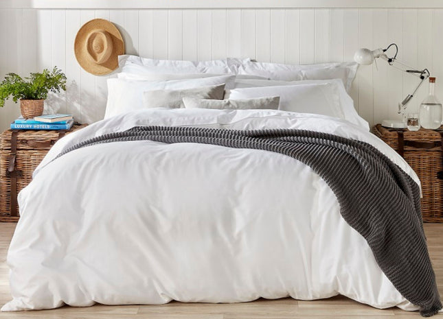 ملاءات كريستي "400 TC Sateen" مصبوغة بلون أبيض