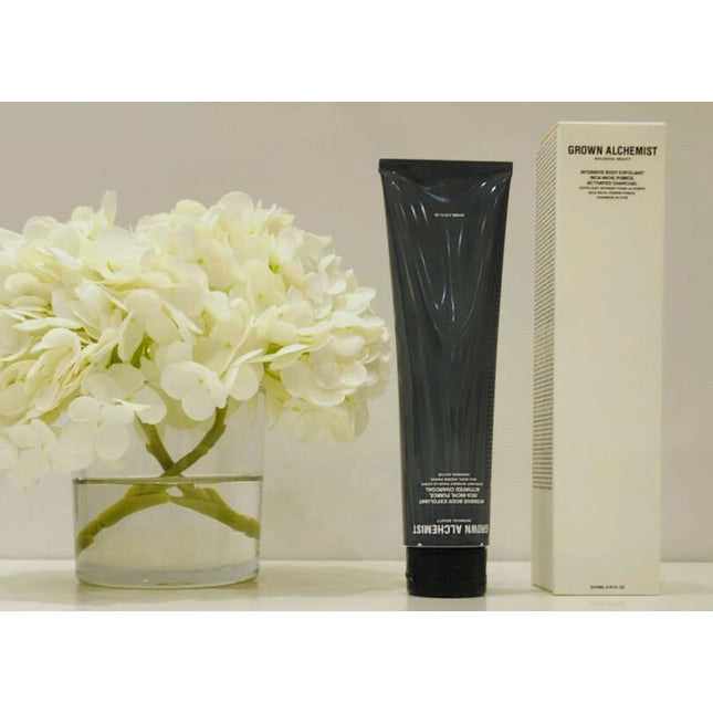 مقشر الجسم المكثف من Grown Alchemist بخلاصة الإنكا-إنشي والخفاف والفحم النشط