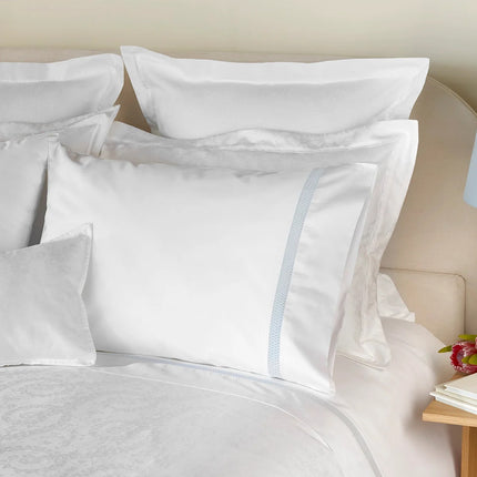 غطاء لحاف "أماليا كاميلا" وغطاء وسادة أكسفورد قياسي باللون الأبيض