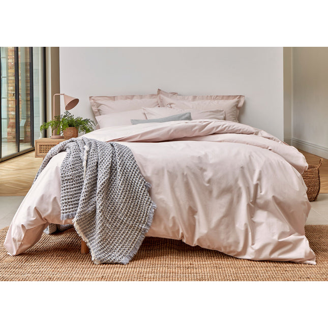 ملاءات وأغطية لحاف كريستي "200TC Organic" مصبوغة بلون وردي فاتح