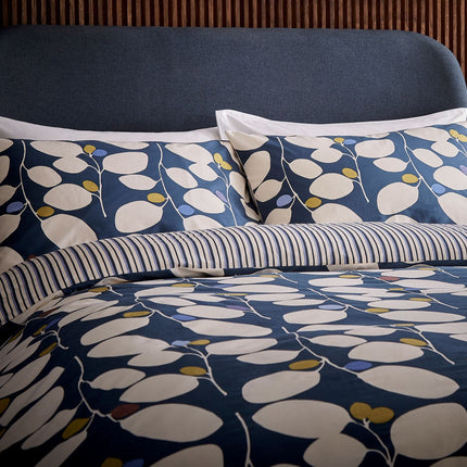 طقم أغطية لحاف "ألثيا" من هيلينا سبرينغفيلد باللون الأزرق الداكن