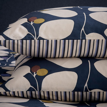 طقم أغطية لحاف "ألثيا" من هيلينا سبرينغفيلد باللون الأزرق الداكن