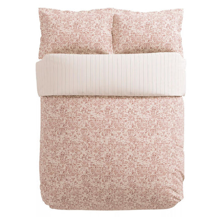 غطاء لحاف "سيلينا" من Bedeck of Belfast وغطاء وسادة أكسفورد باللون المرجاني