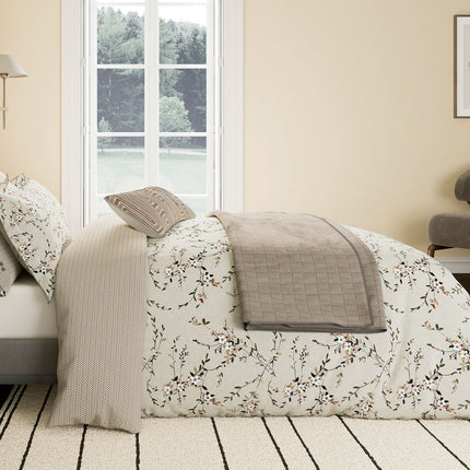 طقم غطاء لحاف "رانا" من Bedeck of Belfast باللون الرمادي الدافئ