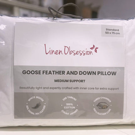 وسائد Linen Obsession المحشوة بريش الإوز والزغب - دعم متوسط