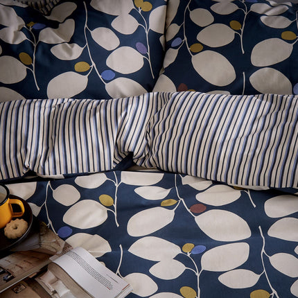 طقم أغطية لحاف "ألثيا" من هيلينا سبرينغفيلد باللون الأزرق الداكن