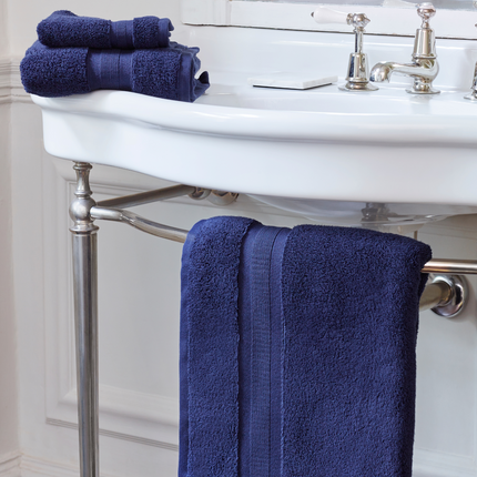 مجموعة مناشف الحمام "زيرو تويست قطنية" من جاسبر كونران باللون الأزرق الداكن 