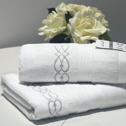 مجموعة مناشف الحمام "Ritual" من Linen Obsession باللون الكريمي الخام