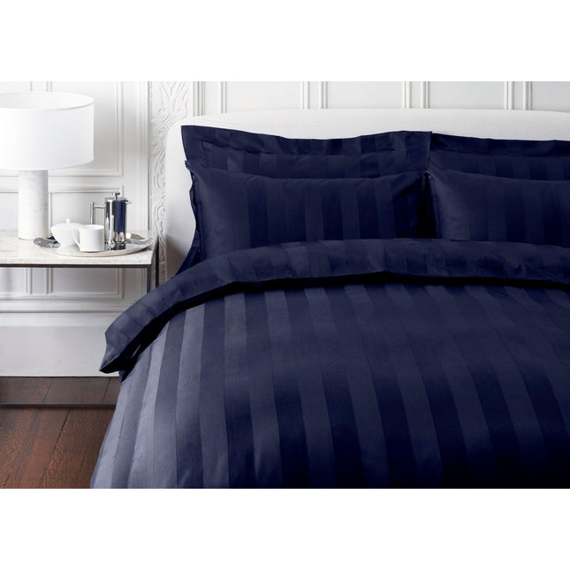غطاء لحاف "Satin Stripe" من Jasper Conran، بكثافة 500 خيط، باللون الأزرق الداكن