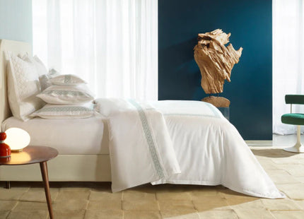 Amalia "Elo" 430TC Duvet Cover in White with White/Verbena