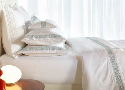 Amalia "Elo" 430TC Duvet Cover in White with White/Verbena