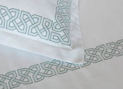 Amalia "Elo" 430TC Duvet Cover in White with White/Verbena