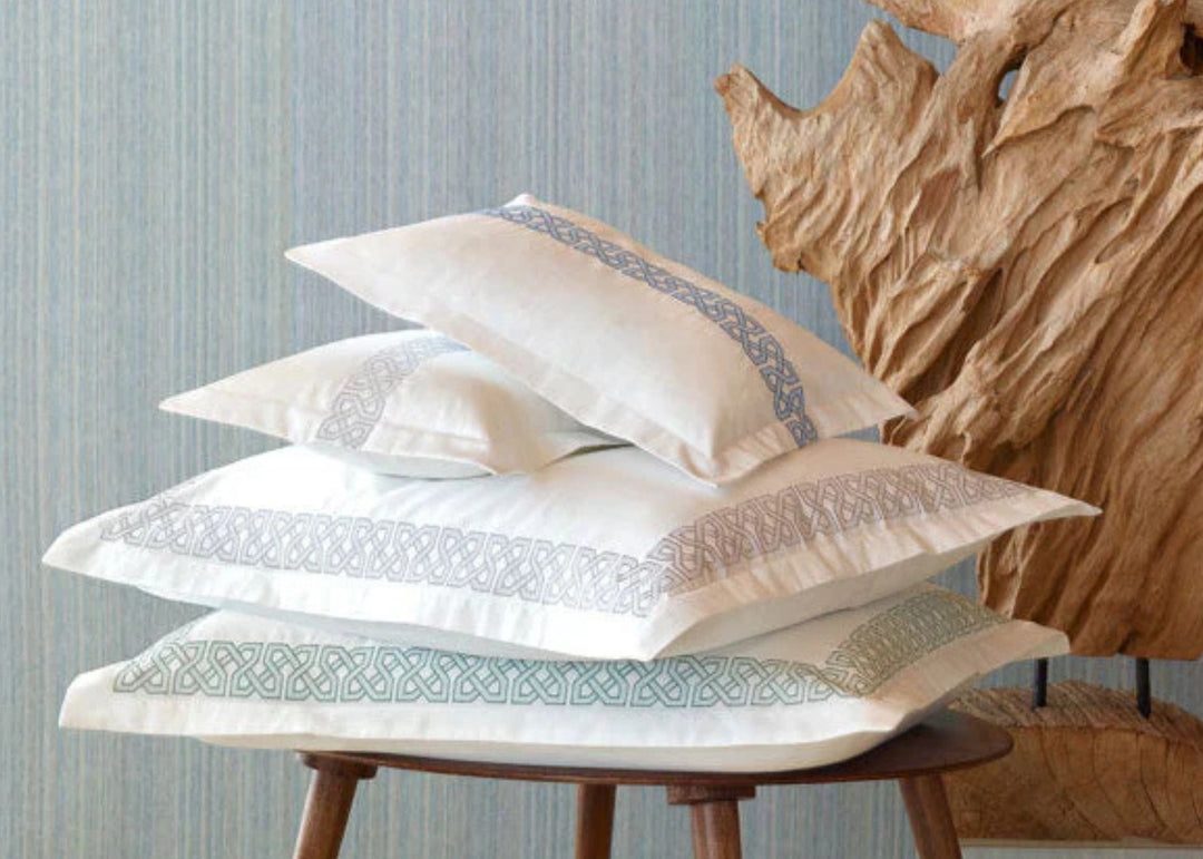 Amalia "Elo" 430TC Duvet Cover in White with White/Verbena