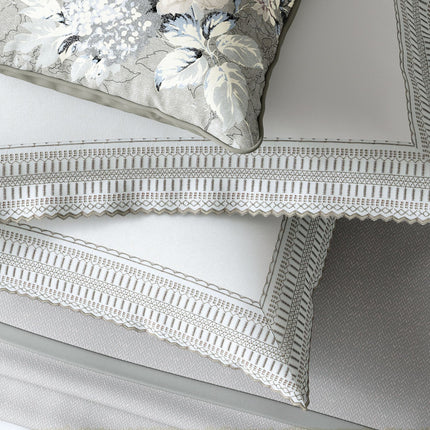 Bedeck of Belfast "Astrid" Duvet Cover and Oxford Pillowcase in White/Silver