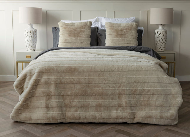 Belledorm "Alaska" Faux Fur Throws in Oatmeal