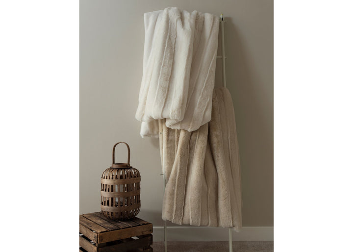 Belledorm "Alaska" Faux Fur Throws in Oatmeal