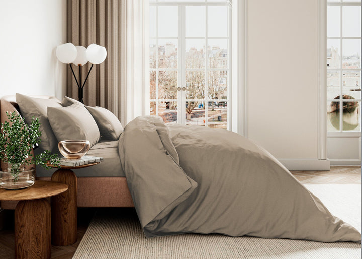 Bedeck of Belfast "400 TC Fine Linens Sateen" Duvet Cover Set in Truffle