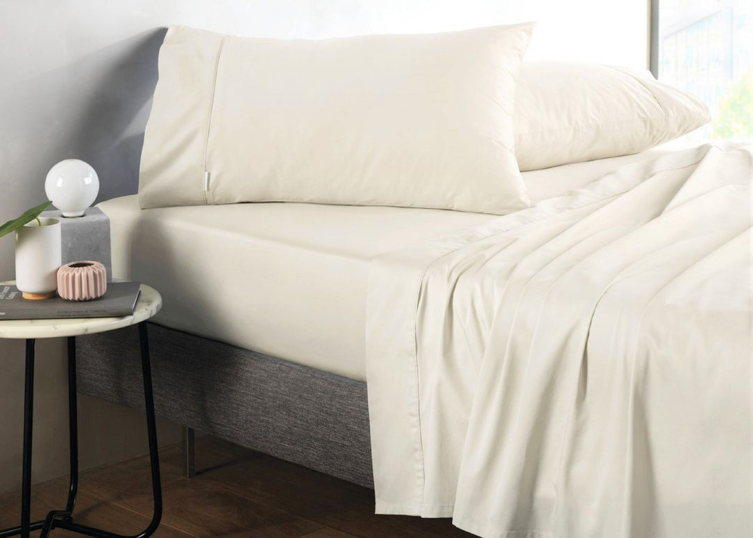 Sheridan "500 Thread Count" Super Smooth Cotton Sateen Sheet in Chalk