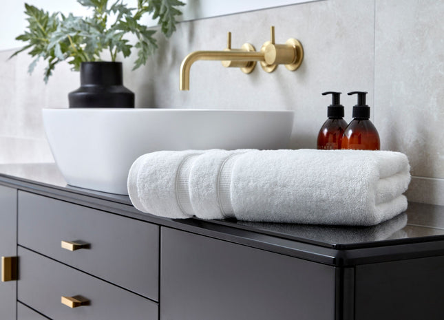 Christy "Signum" Combed Cotton Bath Towels Collection in White