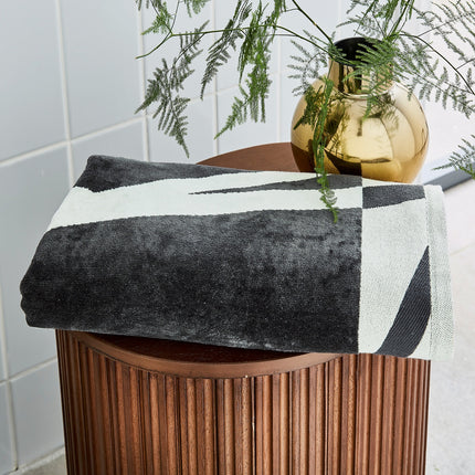 Harlequin "Sumi" Bath Towels in Charcoal