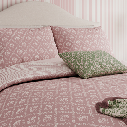 طقم غطاء لحاف "Meadow Posy" من هيلينا سبرينغفيلد باللون الوردي