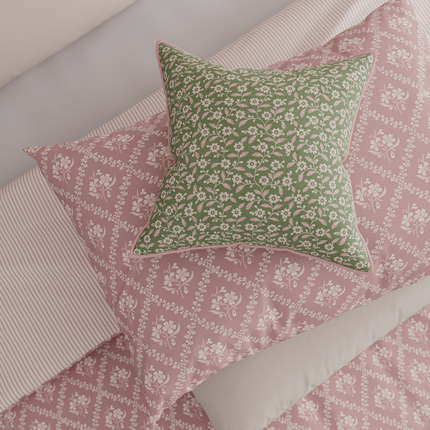 طقم غطاء لحاف "Meadow Posy" من هيلينا سبرينغفيلد باللون الوردي