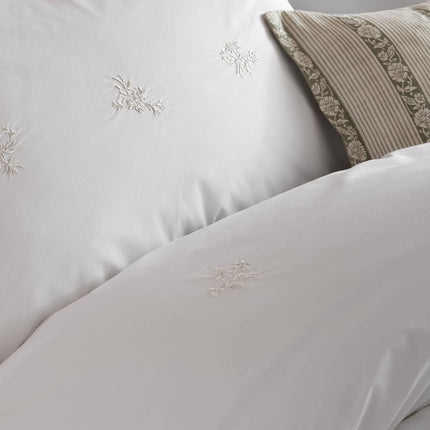 طقم غطاء لحاف "Walled Garden" من Laura Ashley باللون الأصفر