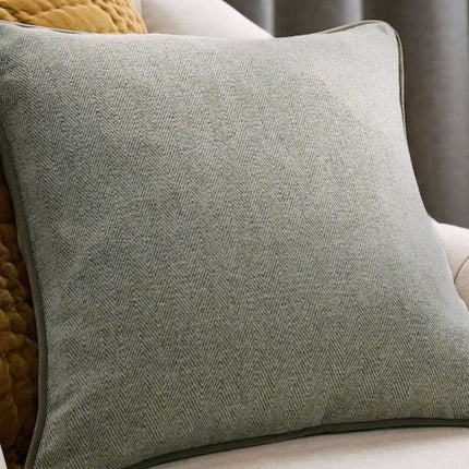 وسادة لورا آشلي "هانيا" المزخرفة المحشوة - ٥٠ × ٥٠ سم