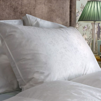 وسادة كوفمان "شاليه" المصنوعة من ريش الإوز الألماني بنسبة 100% والمحشوة بثلاث حجرات - راحة ثابتة