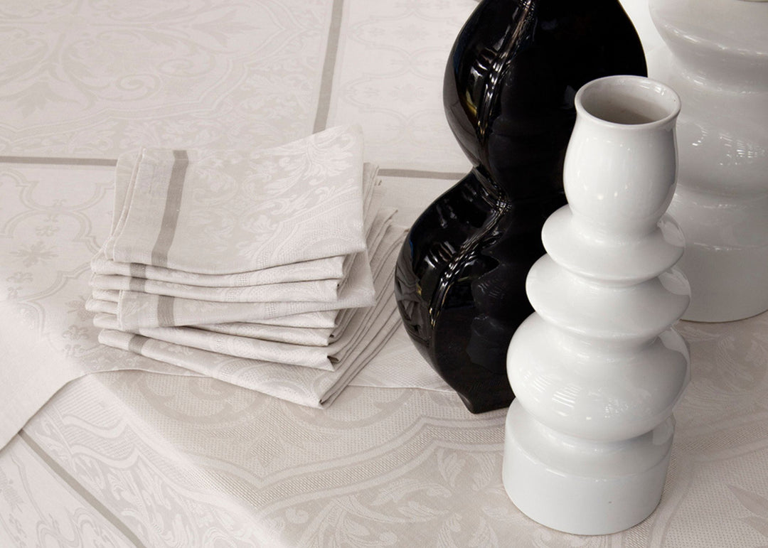 Le Jacquard Francais "Armoiries" Table Linen Collection in Off White
