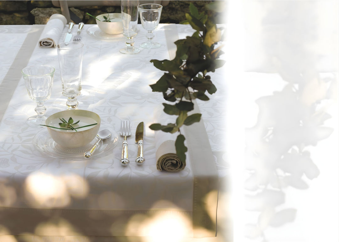 Le Jacquard Francais "Venezia" Table Linen Collection in Ivory