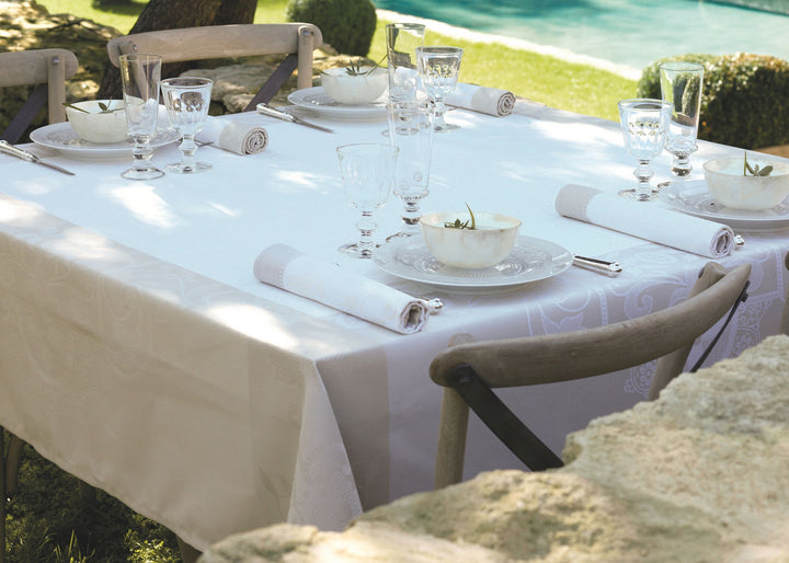 Le Jacquard Francais "Venezia" Table Linen Collection in Ivory