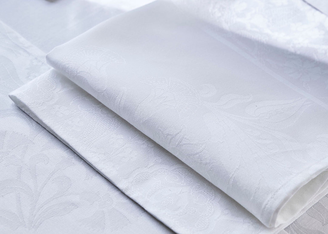 Le Jacquard Francais "Voyage Iconique" Table Linen Collection in White