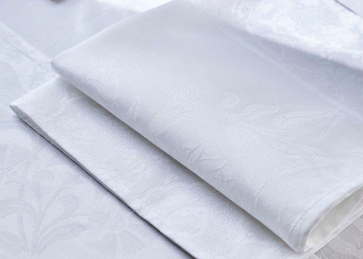 Le Jacquard Francais "Voyage Iconique" Table Linen Collection in White