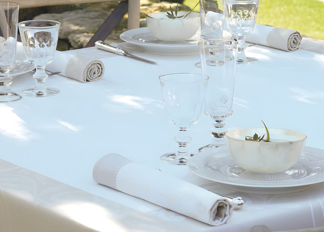 Le Jacquard Francais "Venezia" Table Linen Collection in Ivory