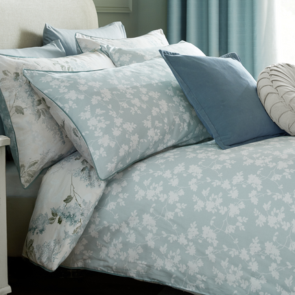 طقم غطاء لحاف "ميرابيل" من لورا آشلي بلون سيسبراي الباهت