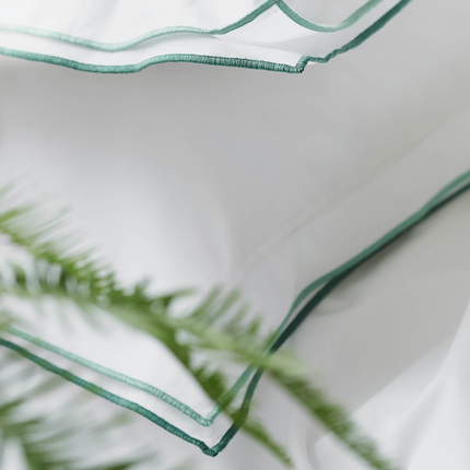 طقم أغطية لحاف "ألثيا" من هيلينا سبرينغفيلد باللون الأزرق الداكن